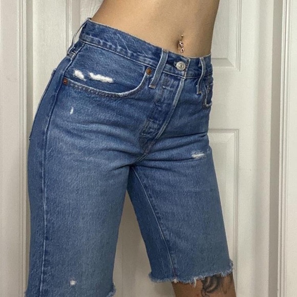 Denim Levi Jean Mid Thigh 501 Bermuda Shorts - Picture 3 of 4